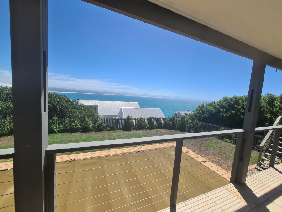 To Let 4 Bedroom Property for Rent in Vleesbaai Western Cape